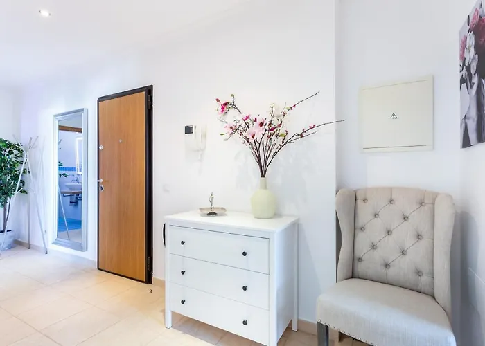 Sacha's Sweet Home, Lovely 2 Bedroom Apartment, Walking Distance To Town, And Marina Appartement *