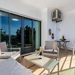 Sacha's Sweet Home, Lovely 2 Bedroom Apartment, Walking Distance To Town, And Marina * Lagos